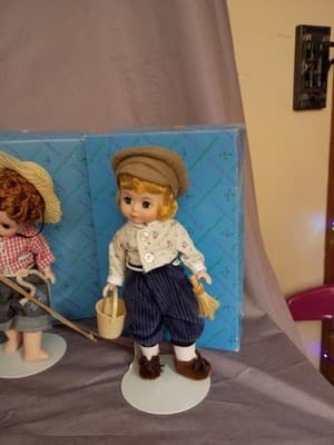 Madame Alexander Lot of 5 Artist Dolls w/ Original Boxes, Outfits & Accessories - Thumbnail 6