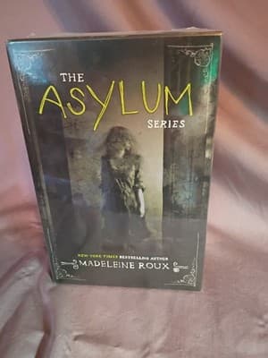 Madeleine Roux Asylum Series 3-Book Box Set: Asylum/Sanctum/Catacomb TPB