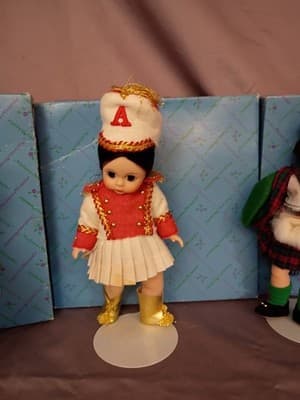 Madame Alexander Lot of 5 Artist Dolls w/ Original Boxes, Outfits & Accessories - Thumbnail 3