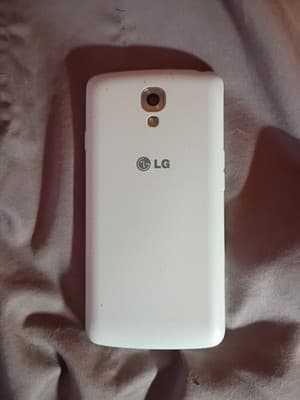 LG White Bar Style Smartphone - Thumbnail 2