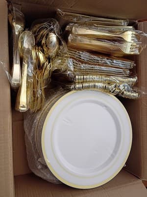600pc Party Tableware Set White Plates w/ Gold Rim & Gold Plastic Cutlery - Thumbnail 3