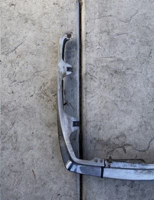 1987 Yamaha XVZ1300 Venture Royale Y371 rear trunk chrome trim piece - Thumbnail 8
