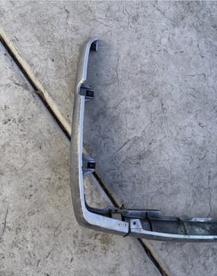 1987 Yamaha XVZ1300 Venture Royale Y371 rear trunk chrome trim piece - Thumbnail 4