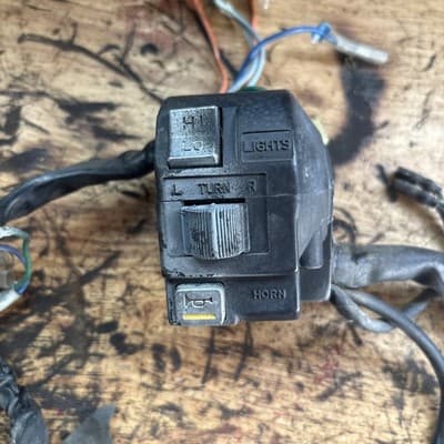 85 Honda VF1100 VF 1100 V65 S Sabre Left Hand Control Switch Turn Signal - Thumbnail 2