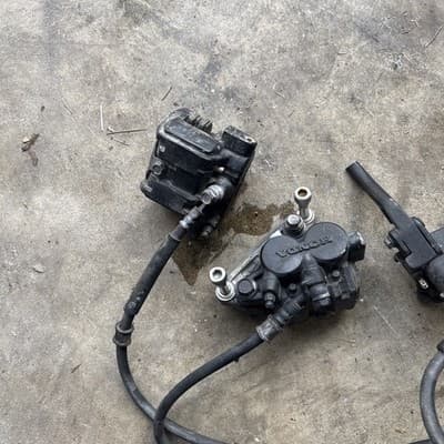 1985 Honda v65 magne 1100 v4 front brake calipers - Thumbnail 2
