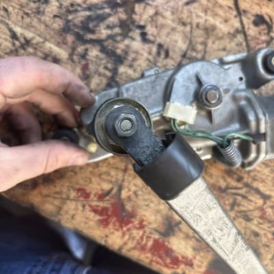 1992 1997 Subaru SCX LS OEM Rear Wiper Motor WM-3209-1S - Thumbnail 4