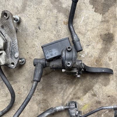 1985 Honda v65 magne 1100 v4 front brake calipers - Thumbnail 9