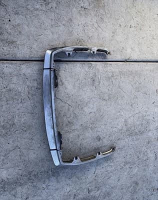1987 Yamaha XVZ1300 Venture Royale Y371 rear trunk chrome trim piece - Thumbnail 2