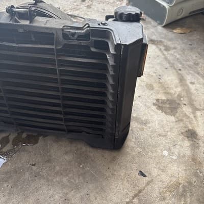 1983-85 Honda V65 Sabre VF1100 S ENGINE RADIATOR W/ COOLING FAN VF 1100 VF1100S - Thumbnail 2