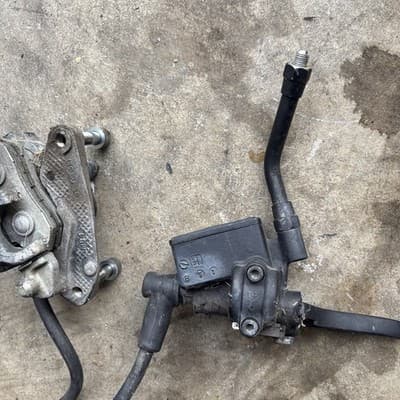 1985 Honda v65 magne 1100 v4 front brake calipers - Thumbnail 11