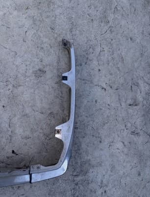 1987 Yamaha XVZ1300 Venture Royale Y371 rear trunk chrome trim piece - Thumbnail 15