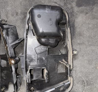 87 HONDA SUPER MAGNA VF700 VF700C AIRBOX INTAKE LEFT RIGHT COVER SUPPORT - Thumbnail 3