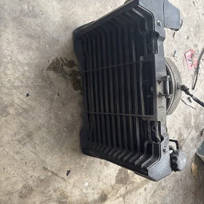 1983-85 Honda V65 Sabre VF1100 S ENGINE RADIATOR W/ COOLING FAN VF 1100 VF1100S