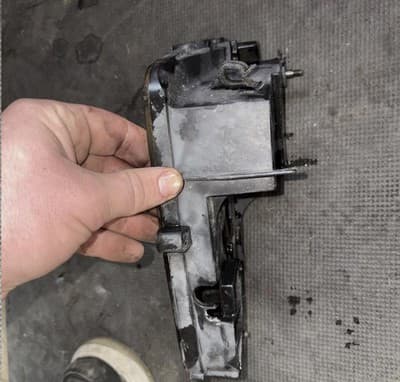 87 HONDA SUPER MAGNA VF700 VF700C AIRBOX INTAKE LEFT RIGHT COVER SUPPORT - Thumbnail 4
