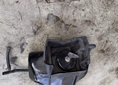 86-93 Yamaha Venture Royale XVZ1300 Gas Fuel Tank Petrol Reservoir WITH KEY - Thumbnail 6