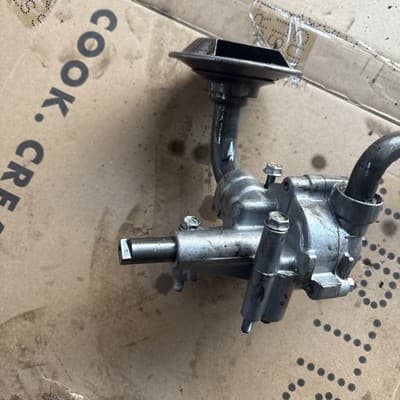 1983 Honda Magna VF1100C VF1100 C V65 original BOTTOM MOTOR OIL PUMP lower - Thumbnail 2