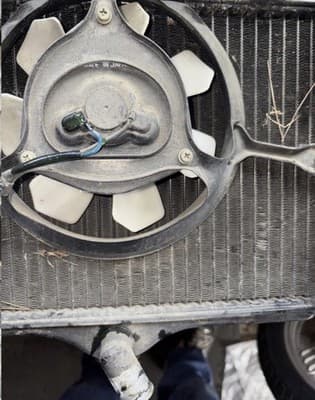 1987 YAMAHA VENTURE ROYALE XVZ1300D ENGINE RADIATOR WITH COOLING FAN - Thumbnail 3