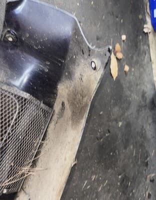 1987 YAMAHA VENTURE XVZ1300 FRONT LOWER CENTER V FAIRING COWL GUARD - Thumbnail 6