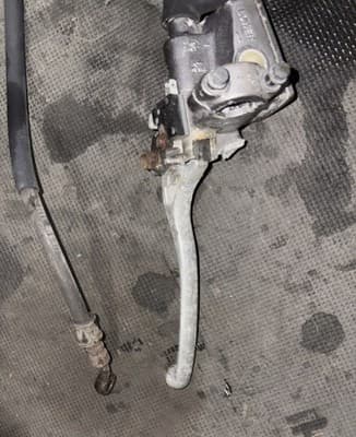 Brake Master Cylinder Front Honda VF 750 C Magna 1993-2003 (VF750 VF750C RC43) - Thumbnail 5