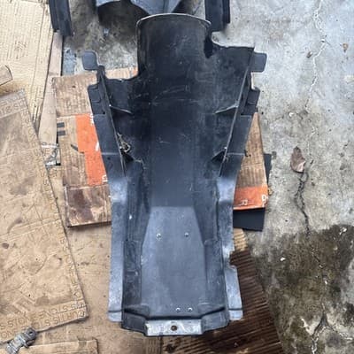 1983-1986 Honda V65 Magna VF1100C Full rear fender - Thumbnail 3