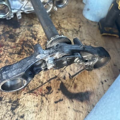 84 HONDA VF1100 VF 1100 S V65 SABRE STEERING STEM TRIPLE TREE TOP CLAMP - Thumbnail 9