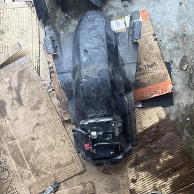 1983-1986 Honda V65 Magna VF1100C Full rear fender - Thumbnail 2