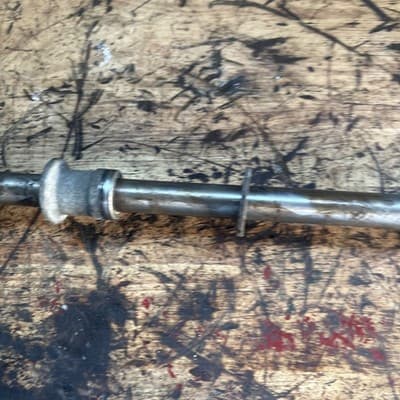 HONDA VF1100 C VF1100C MAGNA REAR WHEEL AXLE 42301-MB4-000 - Thumbnail 3
