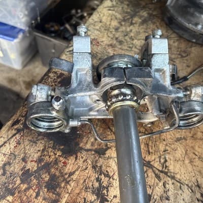 84 HONDA VF1100 VF 1100 S V65 SABRE STEERING STEM TRIPLE TREE TOP CLAMP - Thumbnail 10