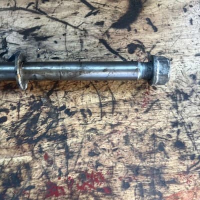 HONDA VF1100 C VF1100C MAGNA REAR WHEEL AXLE 42301-MB4-000 - Thumbnail 8
