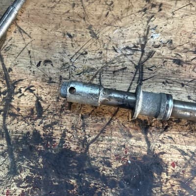 HONDA VF1100 C VF1100C MAGNA REAR WHEEL AXLE 42301-MB4-000 - Thumbnail 2