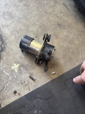 1983-86 Honda V65 Magna VF1100 Fuel Petrol Pump OEM - Thumbnail 2