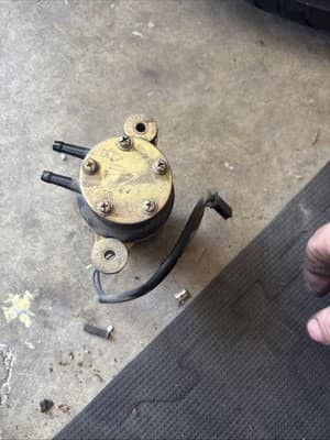 1983-86 Honda V65 Magna VF1100 Fuel Petrol Pump OEM - Thumbnail 5