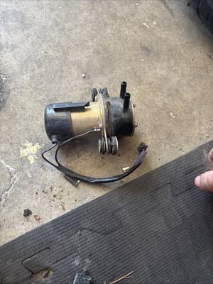 1983-86 Honda V65 Magna VF1100 Fuel Petrol Pump OEM - Thumbnail 3