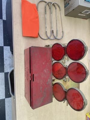 Grote Reflector Flare Car Kit Truck Camper Emergency Roadside VTG Red Metal Box - Thumbnail 2