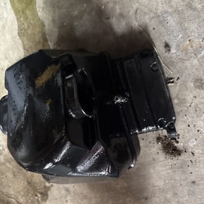 83 Honda VF1100 VF 1100 C V65 Magna Airbox Air Box Filter Screen - Thumbnail 4