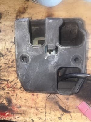 1985 Honda V65 Magna VF1100 H555. fuse panel box tray - Thumbnail 5
