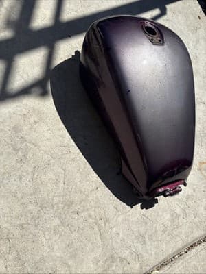 83 Honda VF1100 VF 1100 C V65 Magna Gas Fuel Petrol Tank - Thumbnail 2