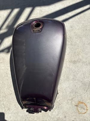 83 Honda VF1100 VF 1100 C V65 Magna Gas Fuel Petrol Tank - Thumbnail 10