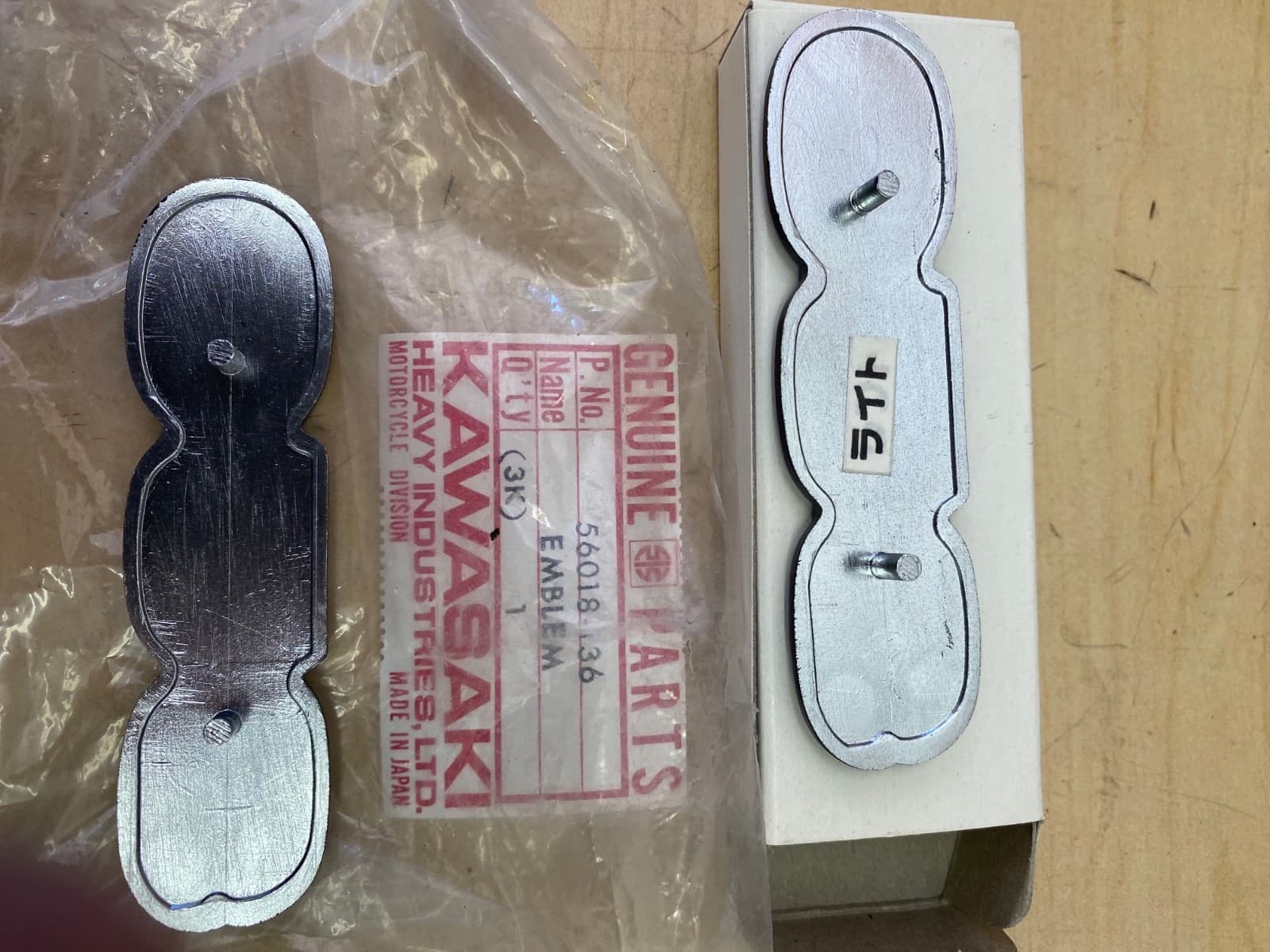 New Kawasaki S2 350, S2A 1973 Side Cover emblem - Thumbnail 2