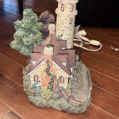Hawthorne Village Thomas Kinkade Seaside Village Guiding Point Lighthouse Lighte - Thumbnail 4
