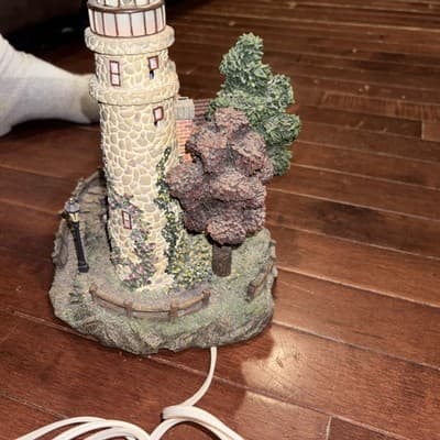 Hawthorne Village Thomas Kinkade Seaside Village Guiding Point Lighthouse Lighte - Thumbnail 3