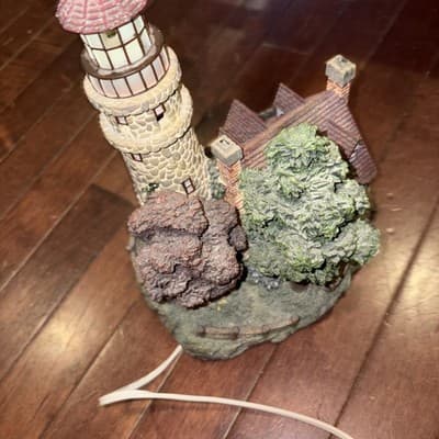 Hawthorne Village Thomas Kinkade Seaside Village Guiding Point Lighthouse Lighte - Thumbnail 8