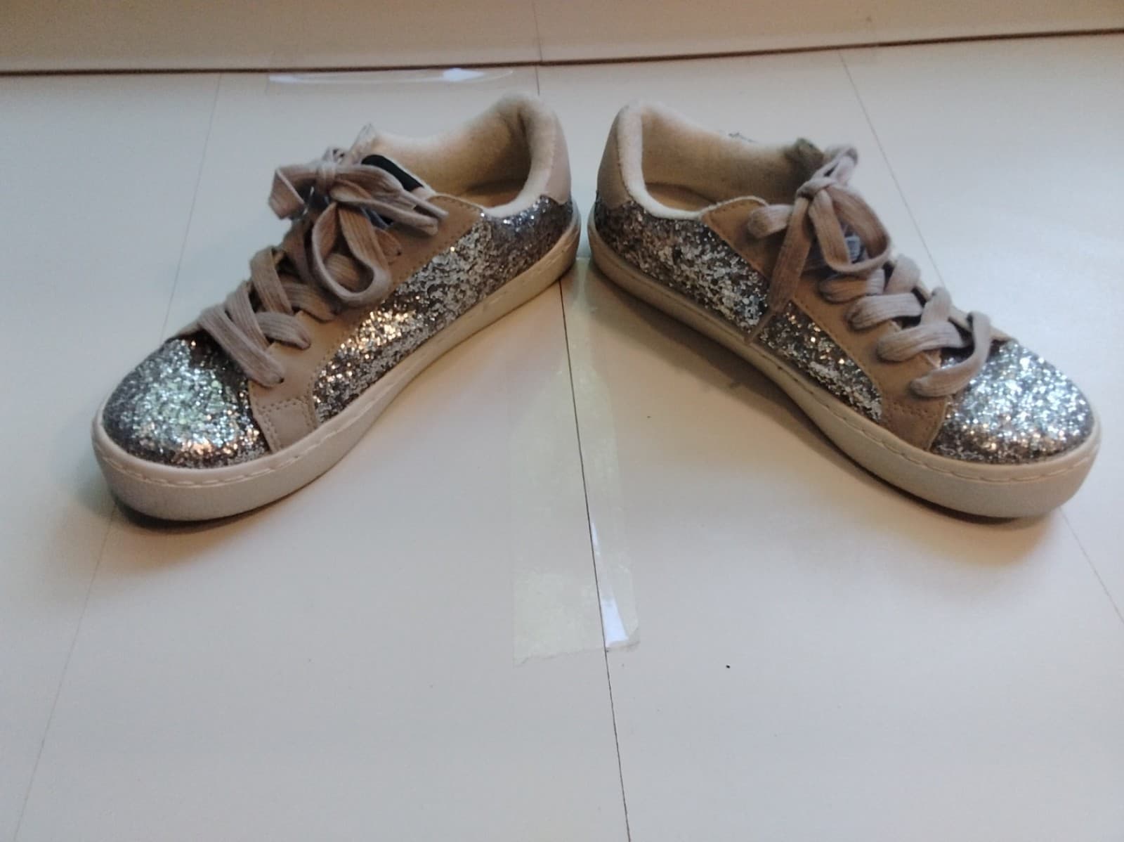 Sneakers - Thumbnail 3