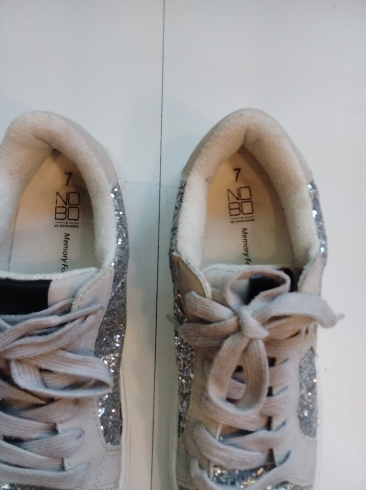 Sneakers - Thumbnail 2