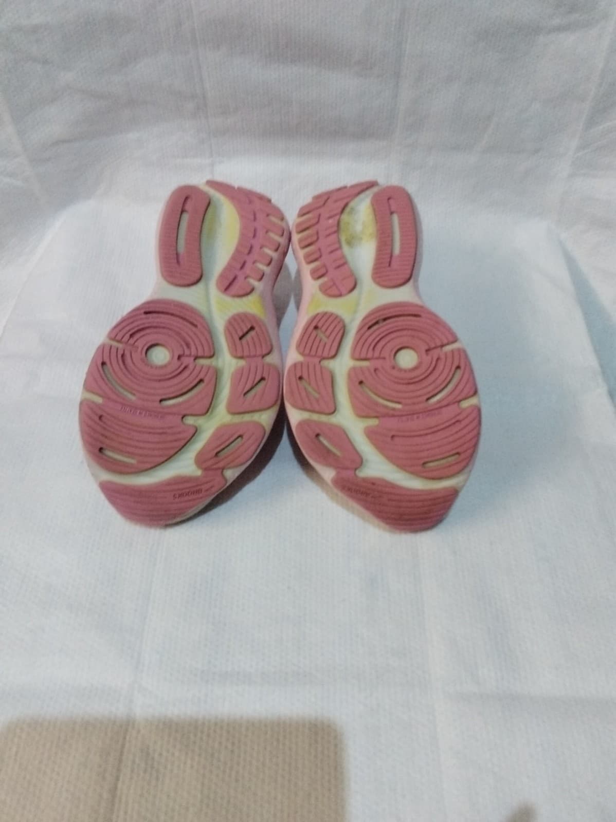 brooks pink athletic shoes size 7 - Thumbnail 5