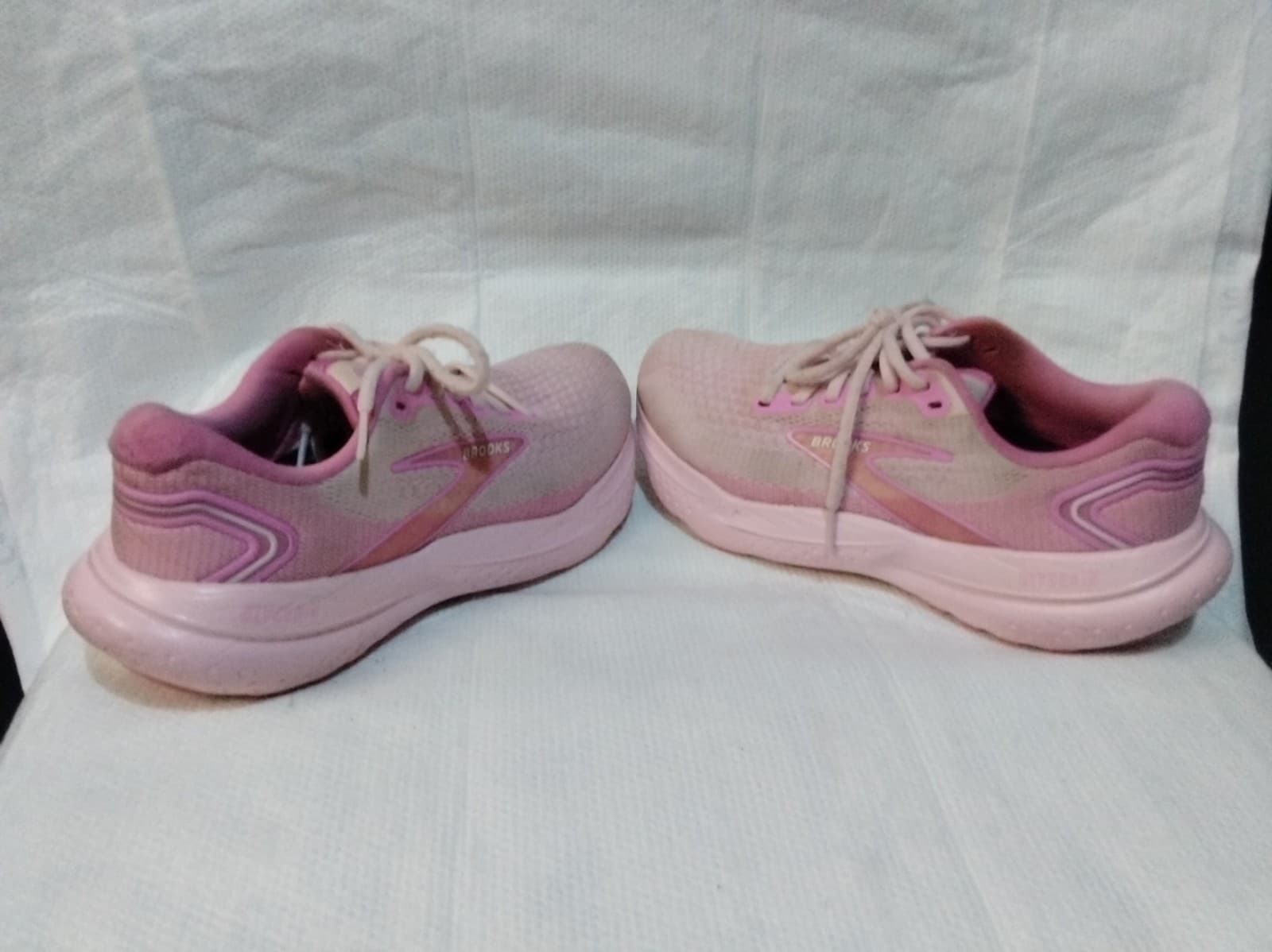 brooks pink athletic shoes size 7 - Thumbnail 3