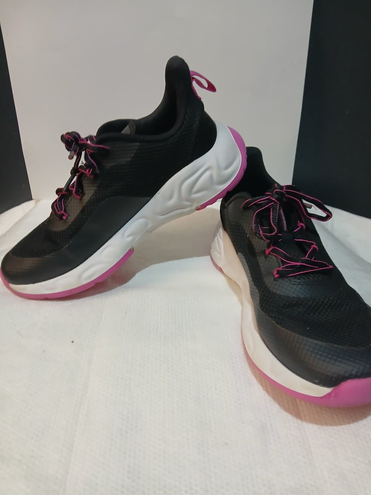All In Motion Black And Pink Athletic Sneakers Size 6 1/2 - Thumbnail 2
