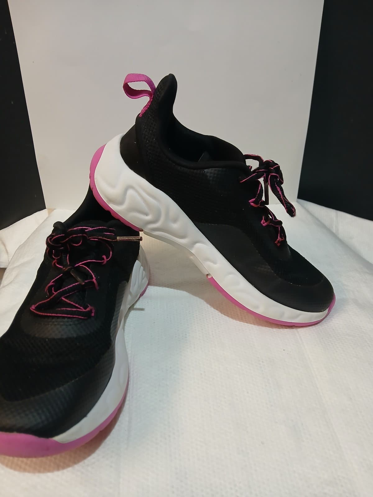 All In Motion Black And Pink Athletic Sneakers Size 6 1/2 - Thumbnail 3
