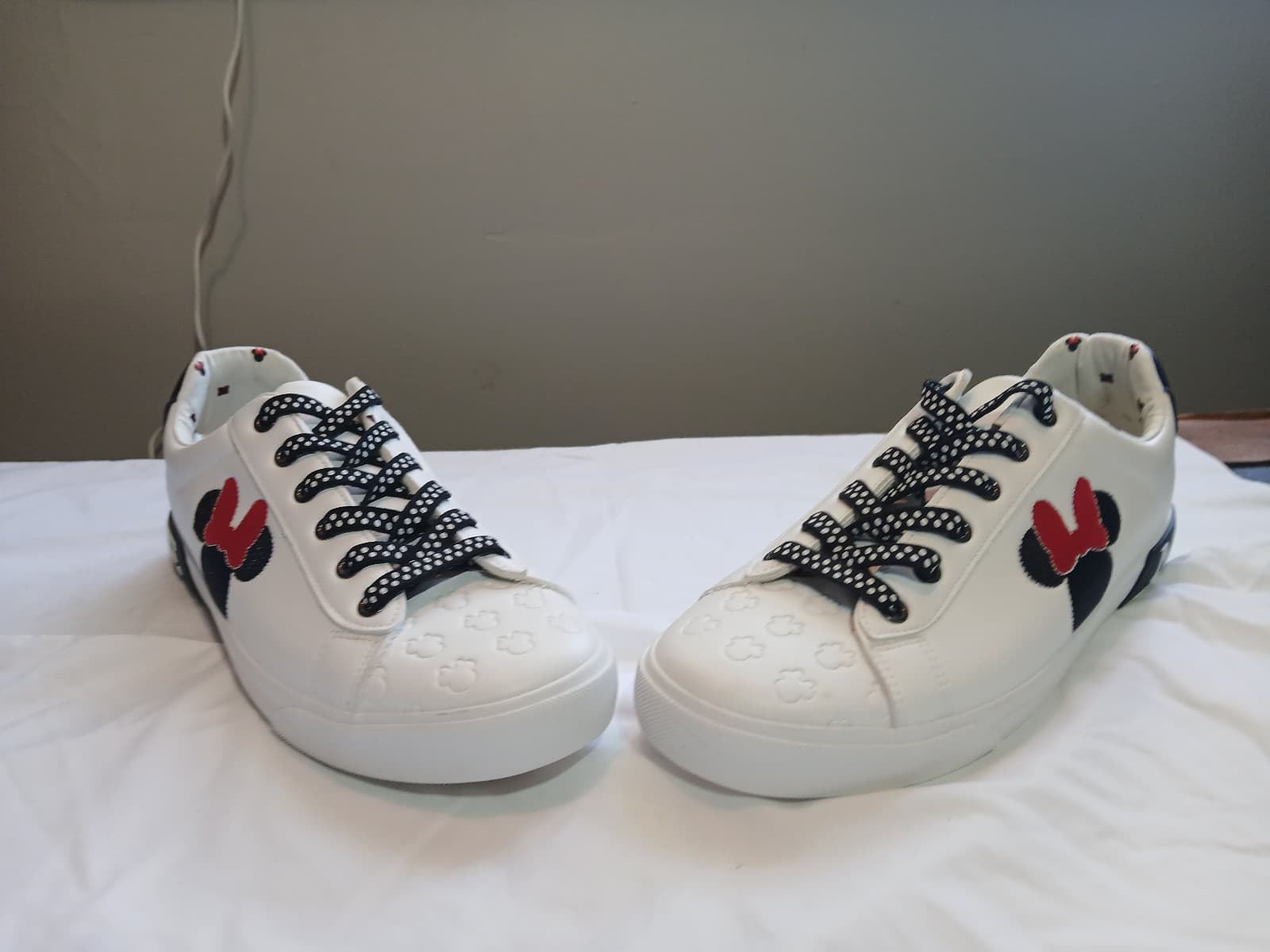 Disney Minnie Mouse Girls Low Top Lace-Up Sneakers White/Black/Red Size 11 - Thumbnail 3