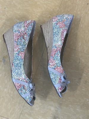 Kelly & Katie Floral Peep-toe Pumps With Bow Accent Size 11 - Thumbnail 2